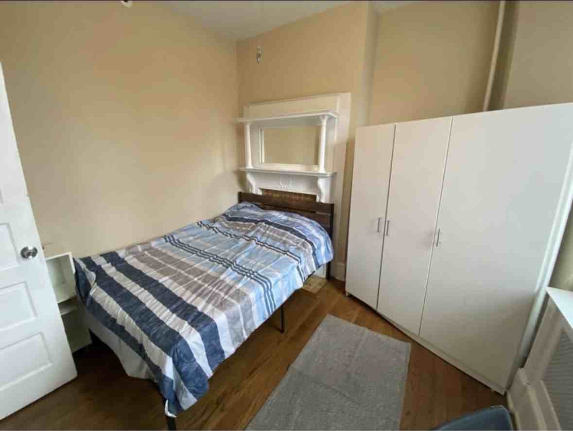 1826 Ingleside Terrace Northwest - Photo 2 of 7