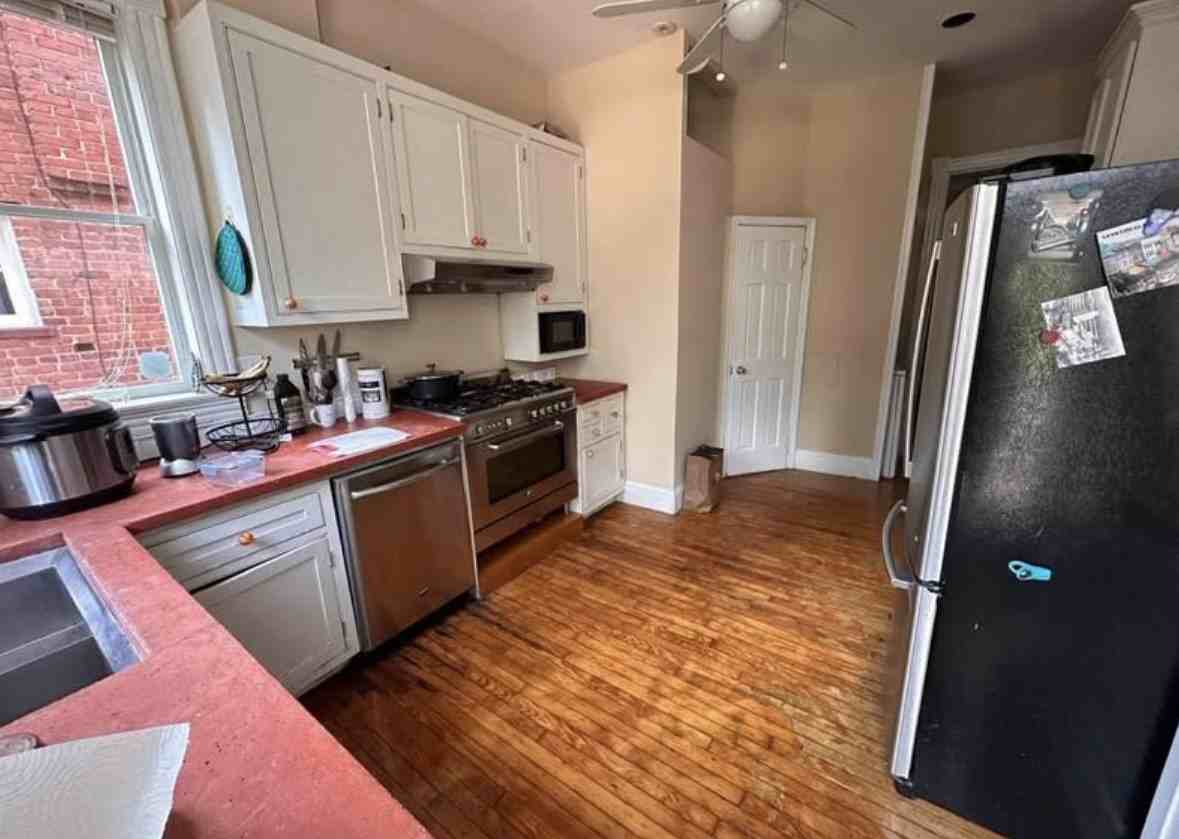 1826 Ingleside Terrace Northwest - Photo 6 of 7