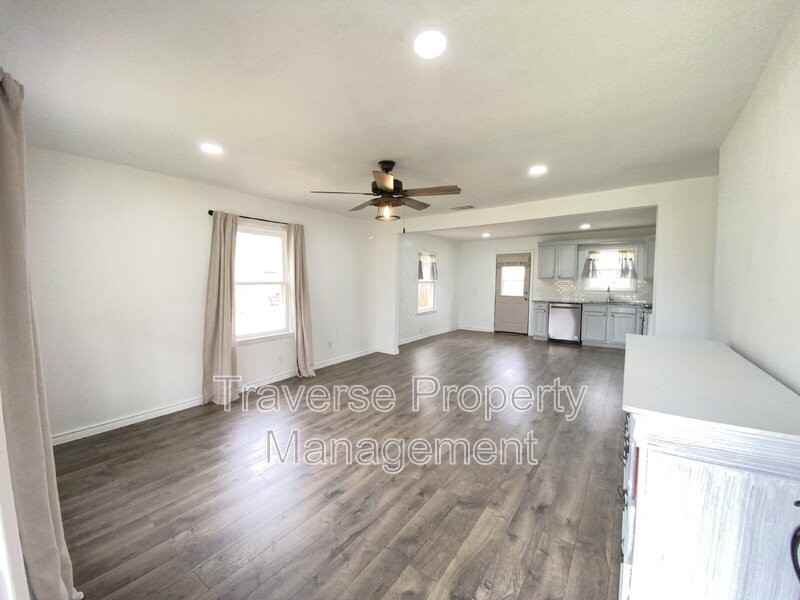 145 Gordon Dr - Photo 5 of 25