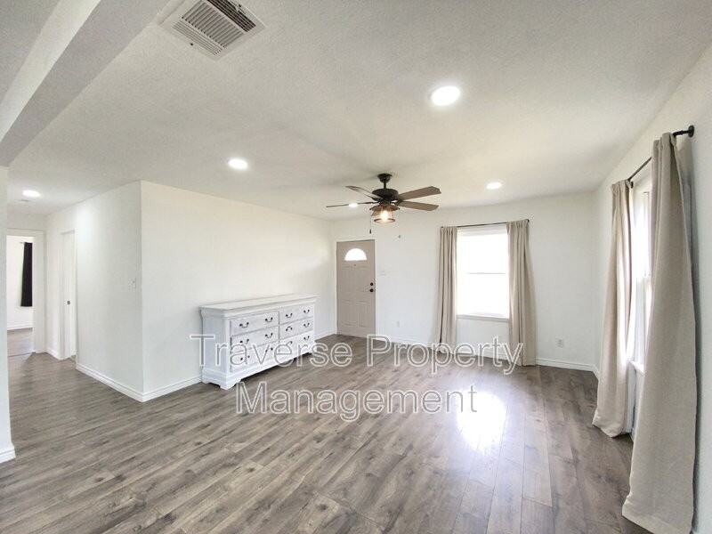 145 Gordon Dr - Photo 6 of 25