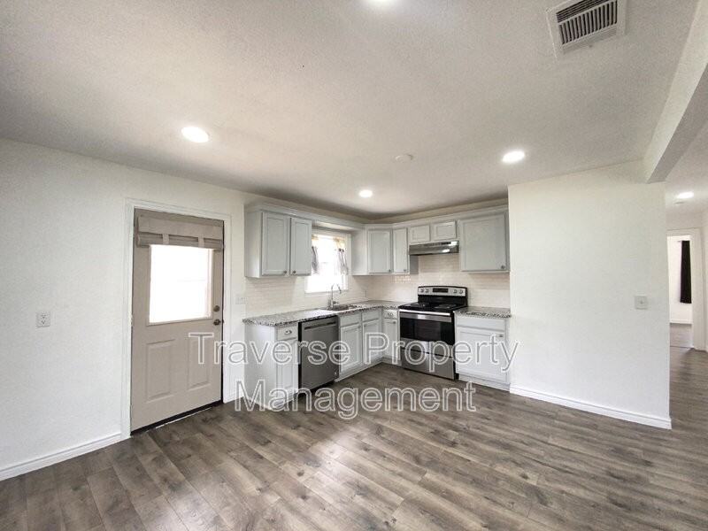 145 Gordon Dr - Photo 7 of 25