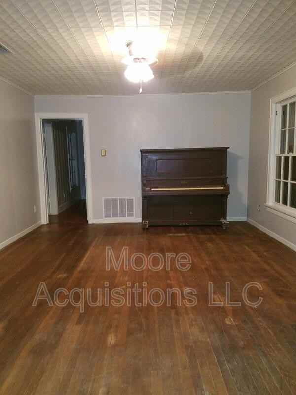 221 Leonard Dr - Photo 2 of 21