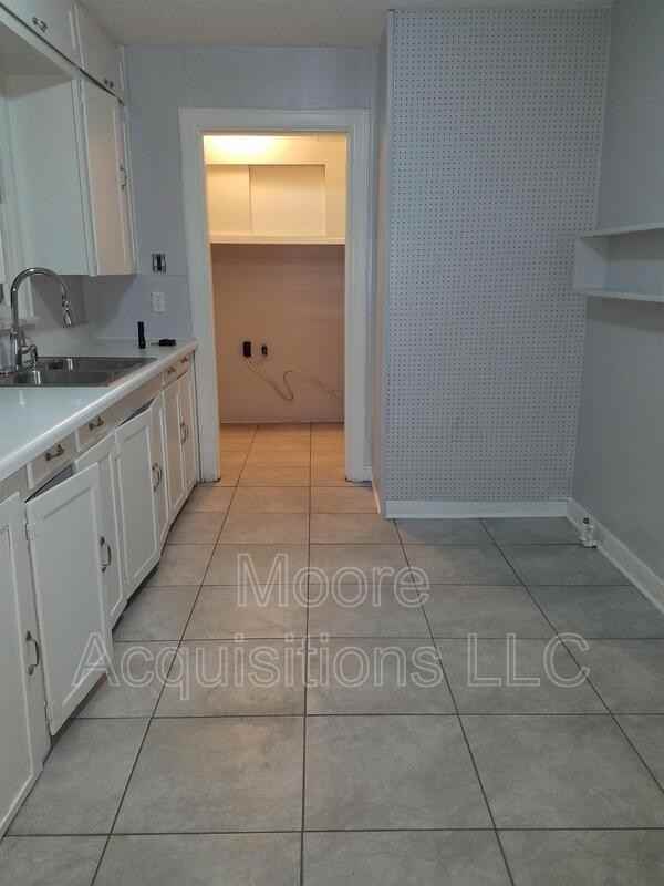 221 Leonard Dr - Photo 7 of 21