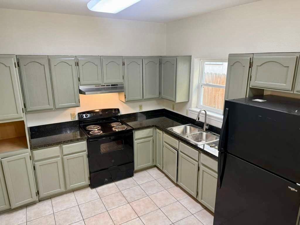 411 Shiloh Drive - Photo 3 of 32