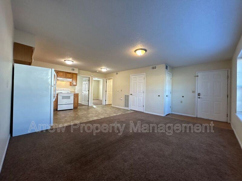 1009 14th St - Photo 2 of 7