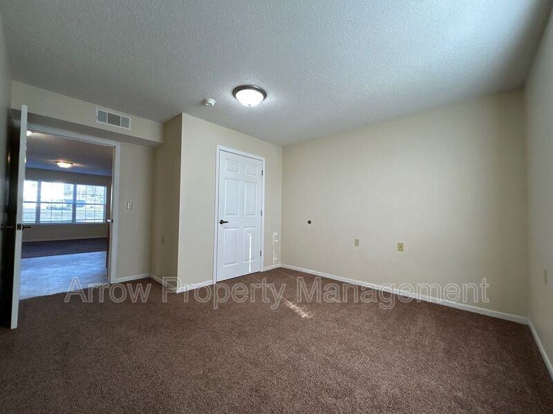 1009 14th St - Photo 4 of 7