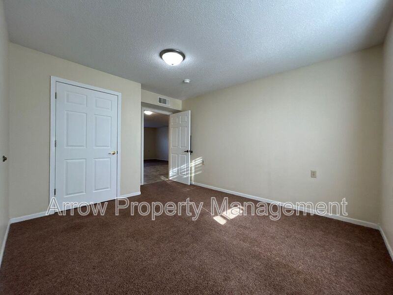 1009 14th St - Photo 5 of 7