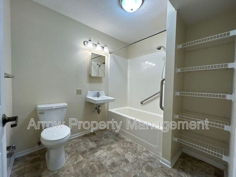 1009 14th St - Photo 6 of 7