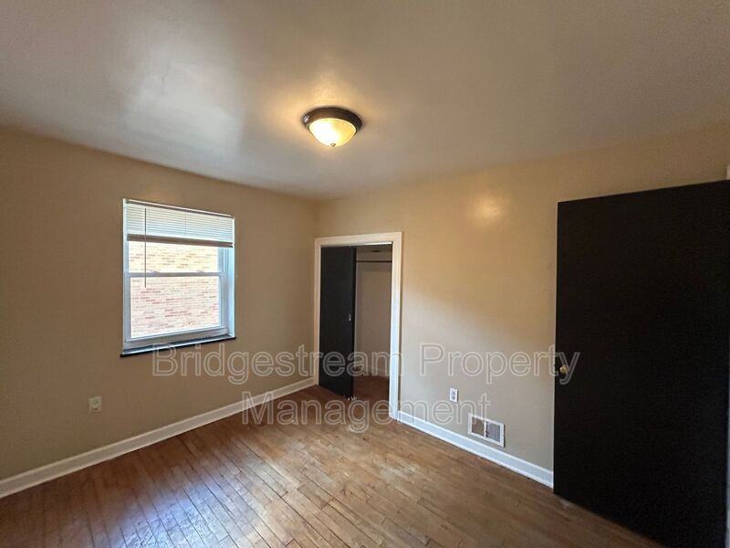 960 Sherwood Dr - Photo 6 of 7