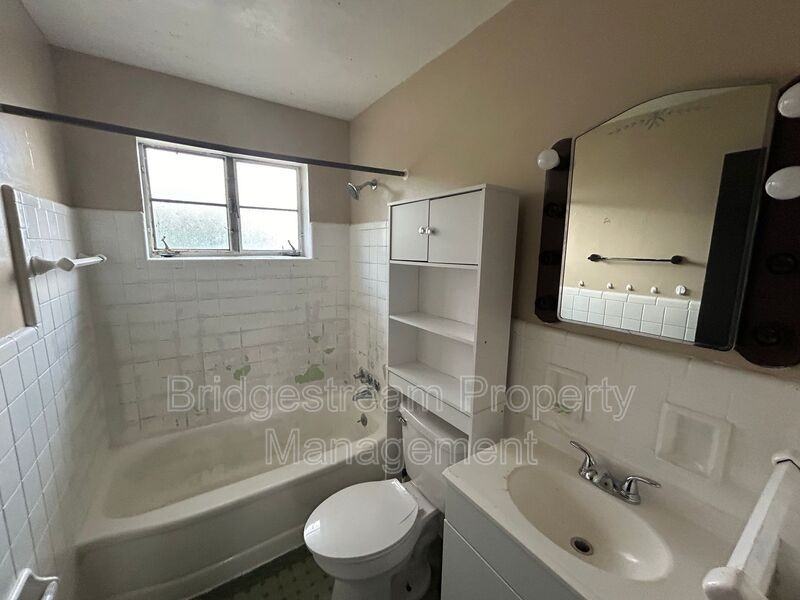 960 Sherwood Dr - Photo 7 of 7