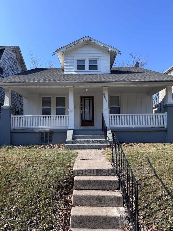 2327 Eastview Ave - Photo 2 of 4