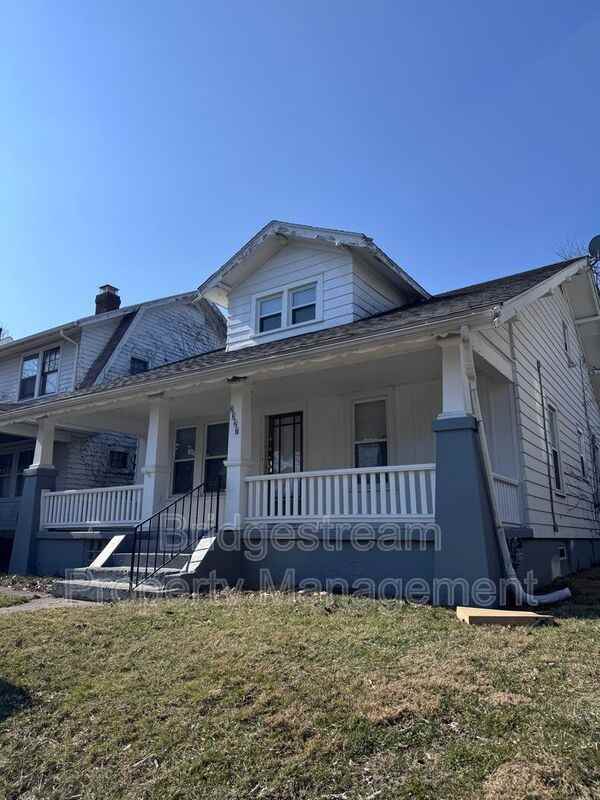 2327 Eastview Ave - Photo 4 of 4