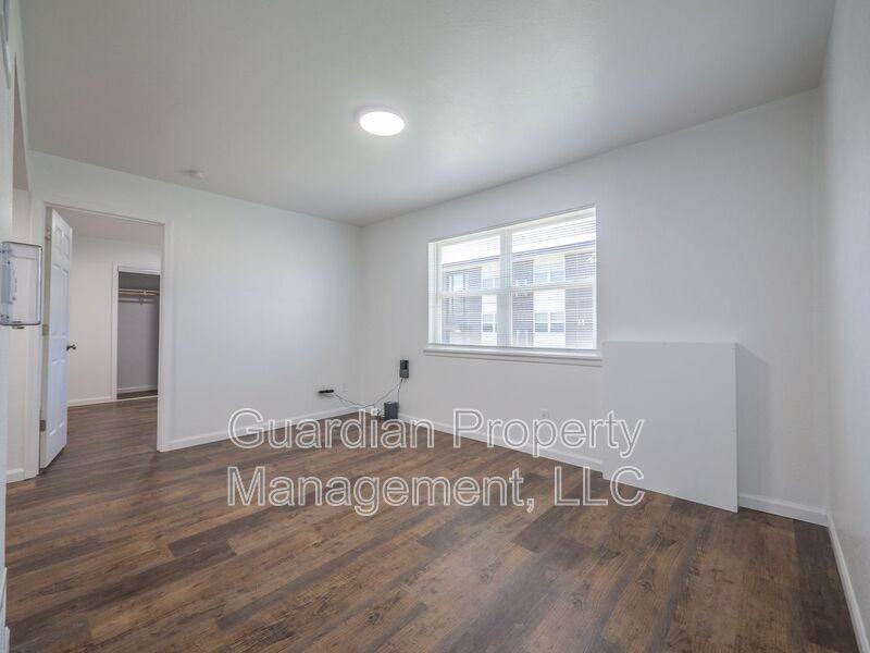 1121 N College Dr #15 - Photo 5 of 13