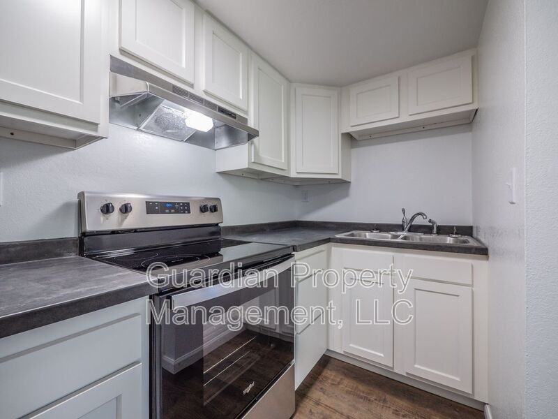 1121 N College Dr #15 - Photo 7 of 13