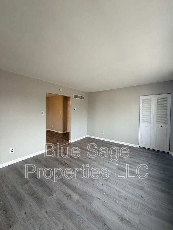 727 Clifton Ave #2 - Photo 3 of 21