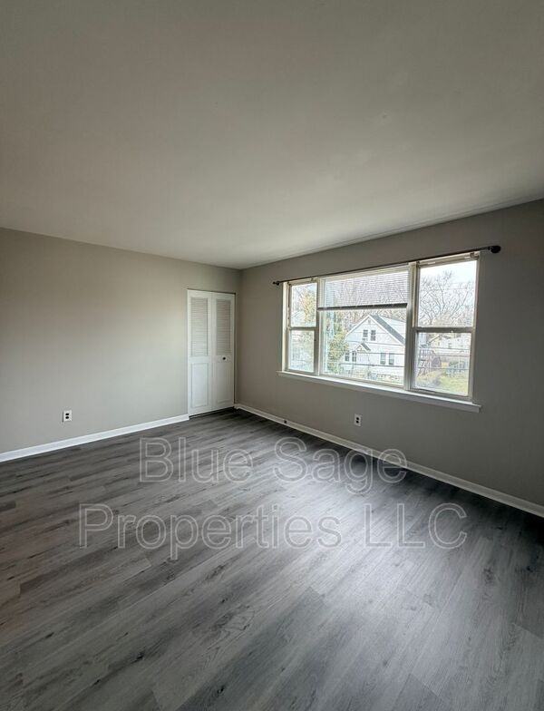 727 Clifton Ave #2 - Photo 4 of 21