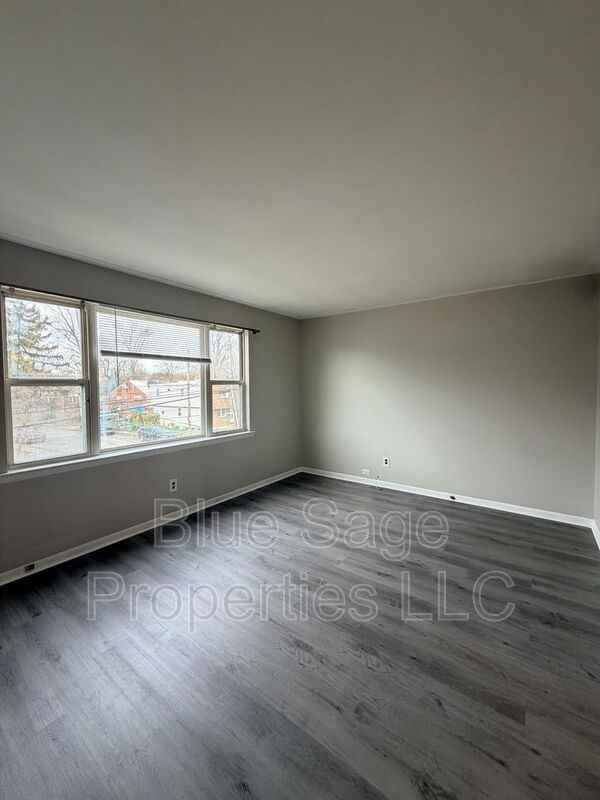 727 Clifton Ave #2 - Photo 5 of 21