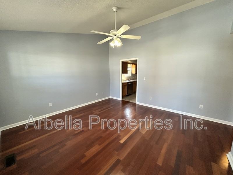 104 Saint James Pl - Photo 4 of 14