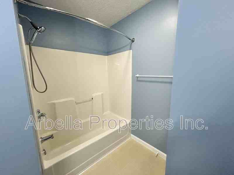 104 Saint James Pl - Photo 7 of 14