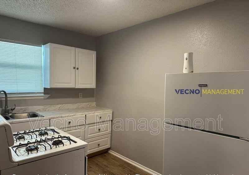 102 E Cheryl Dr #8 - Photo 2 of 9