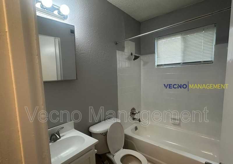 102 E Cheryl Dr #8 - Photo 7 of 9
