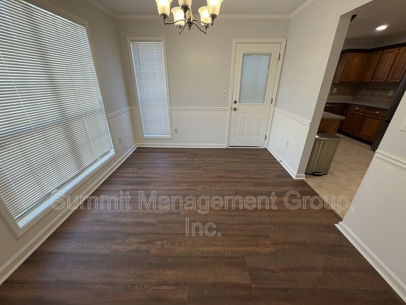 1528 Saint Dunstans Rd - Photo 5 of 40