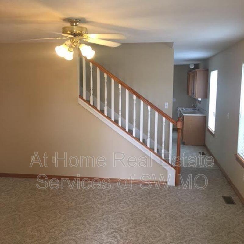 3033 N Fremont Ave - Photo 3 of 15