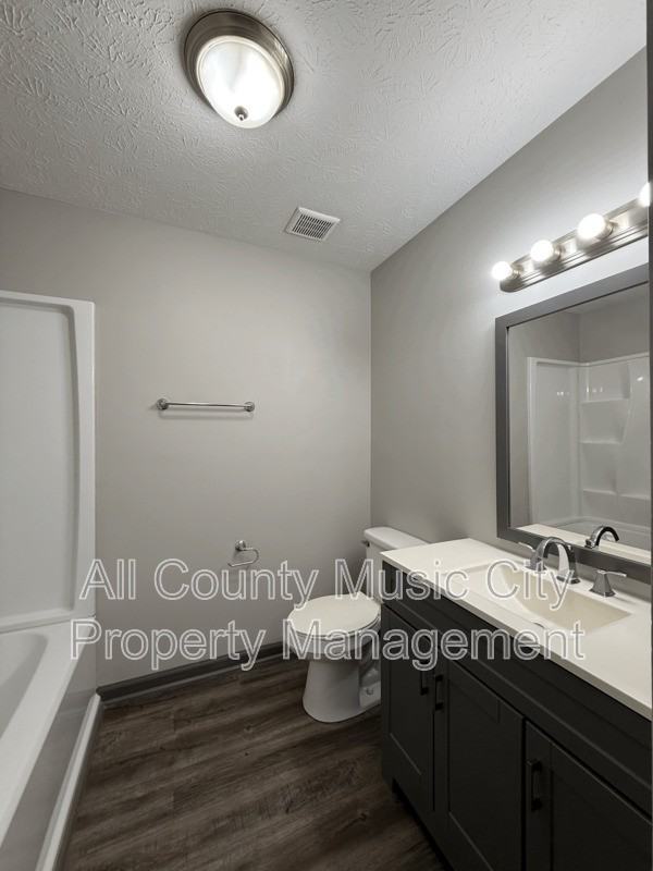 3120 Creekwood Dr - Photo 3 of 8