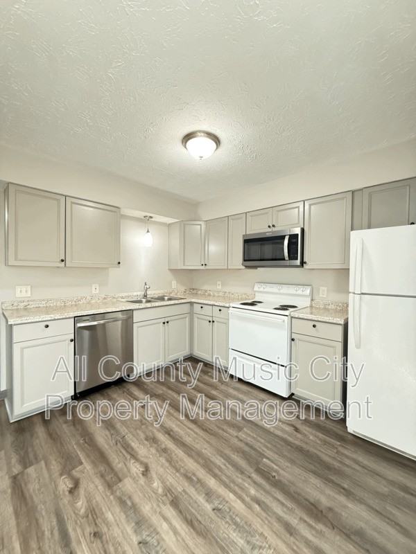 3120 Creekwood Dr - Photo 5 of 8