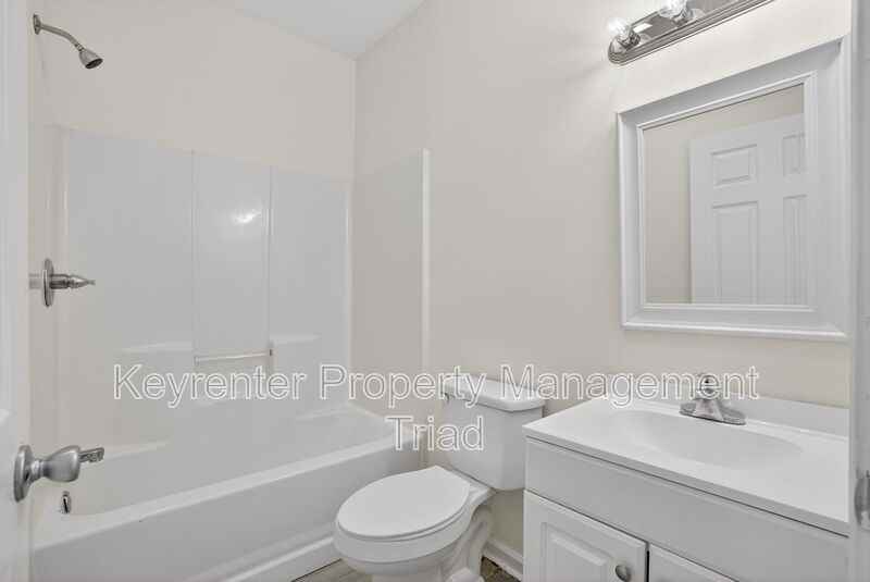 2405 Freeman Mill Rd - Photo 7 of 37