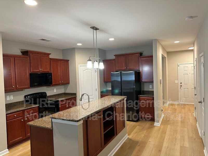 9974 Evergreen Terrace Dr - Photo 3 of 37