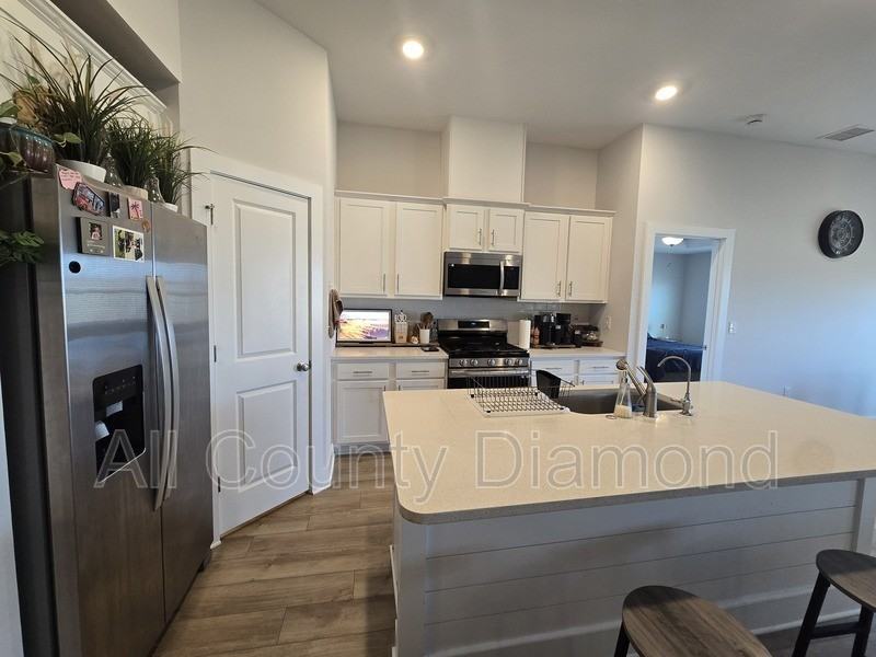 231 Boggy Creek Way - Photo 3 of 21