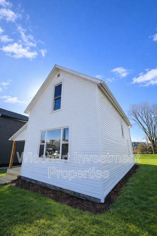 867 W Spring St - Photo 2 of 16