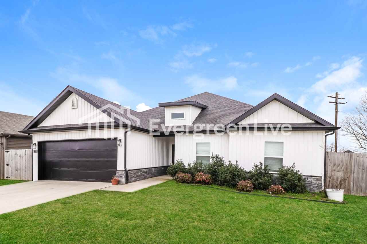 1251 Pebble Pass - Photo 2 of 15