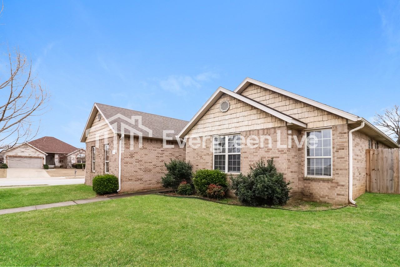 1511 Goldenrod Ln - Photo 2 of 15