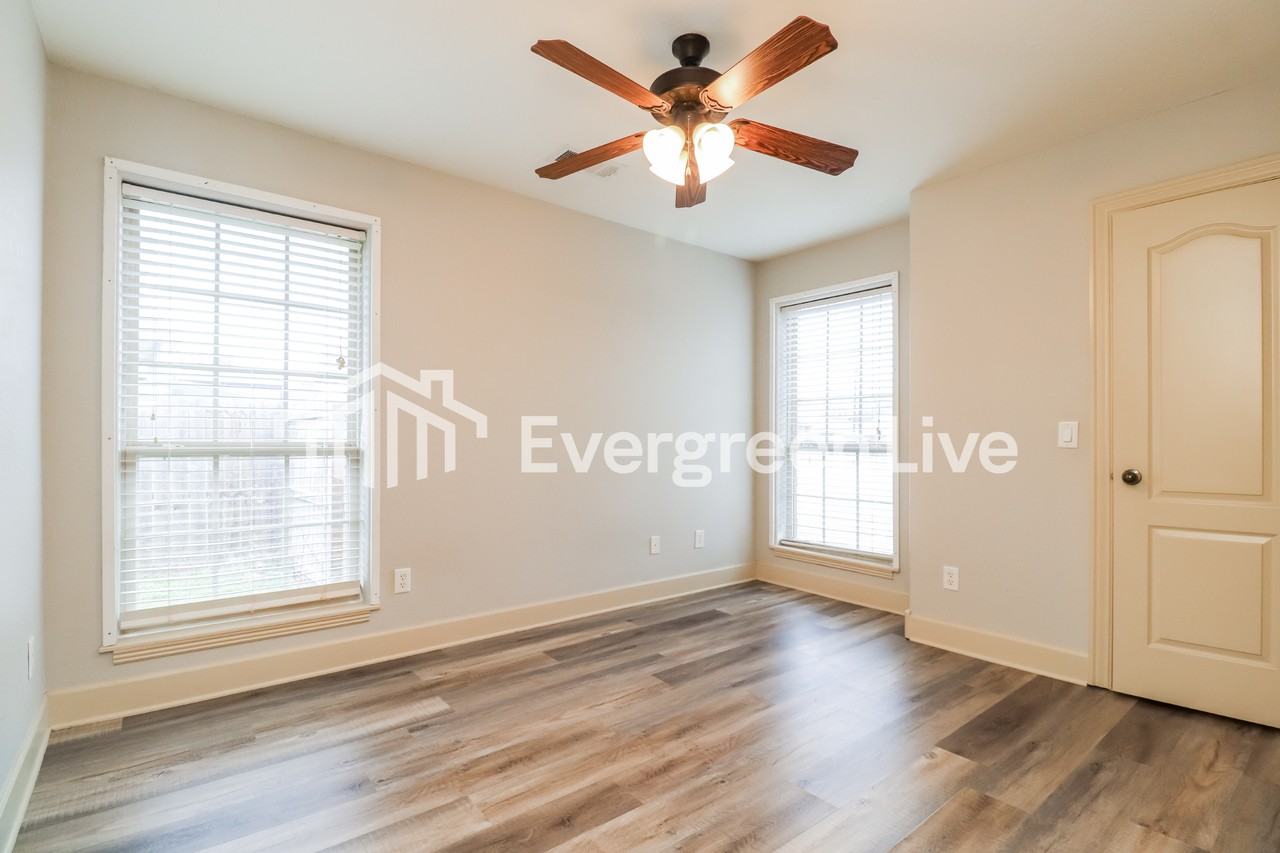 1511 Goldenrod Ln - Photo 3 of 15