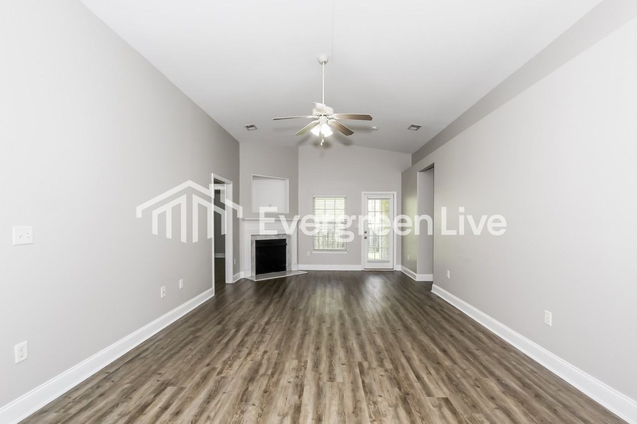 299 Ivy Hills Cir - Photo 2 of 15