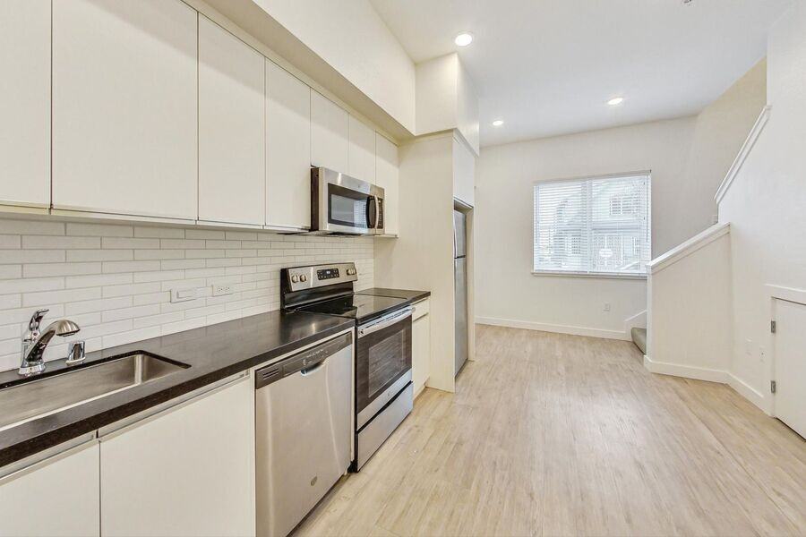 411 29th Street - Photo 6 of 27