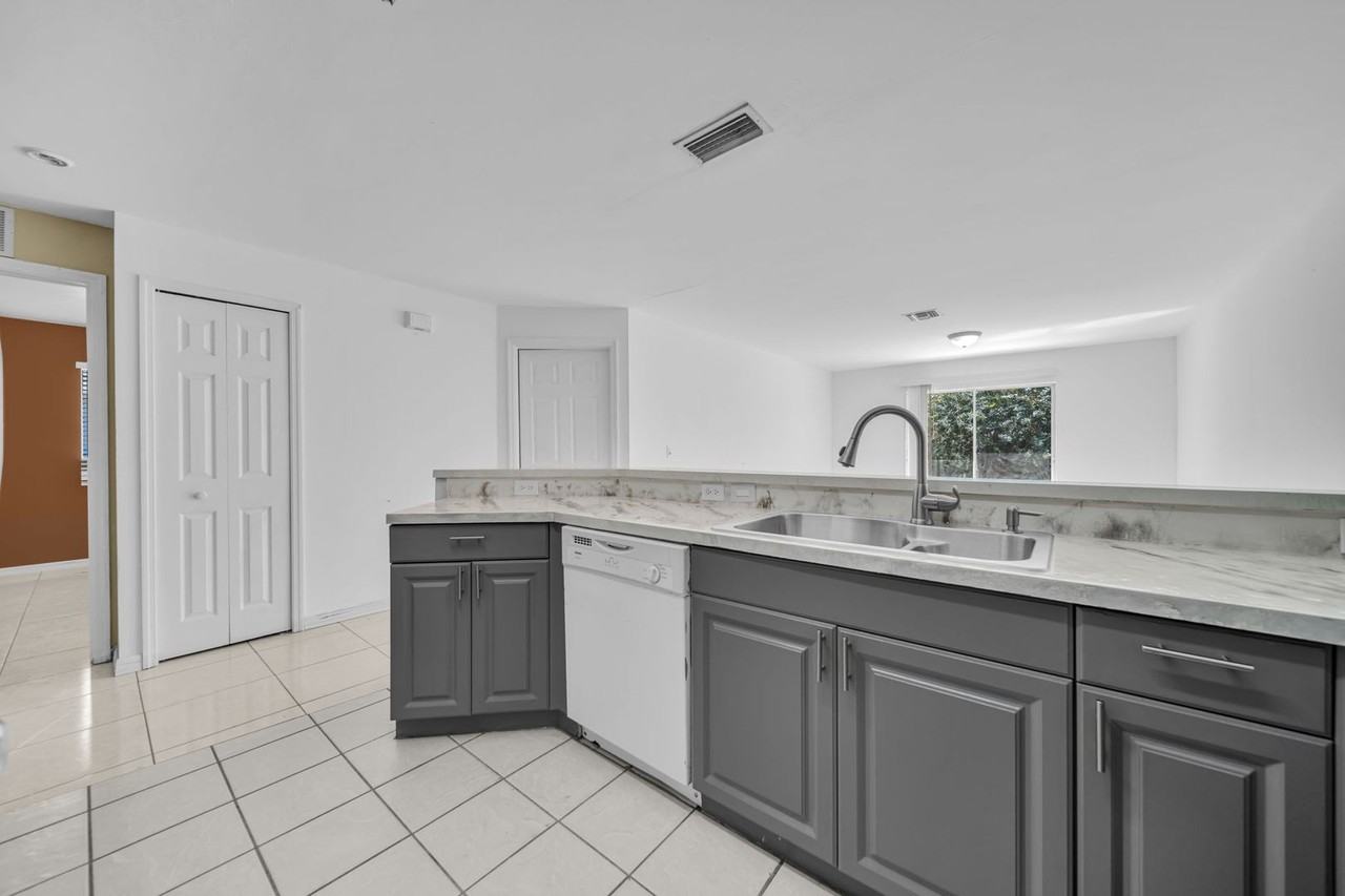 4549 22nd St Sw - Photo 3 of 27
