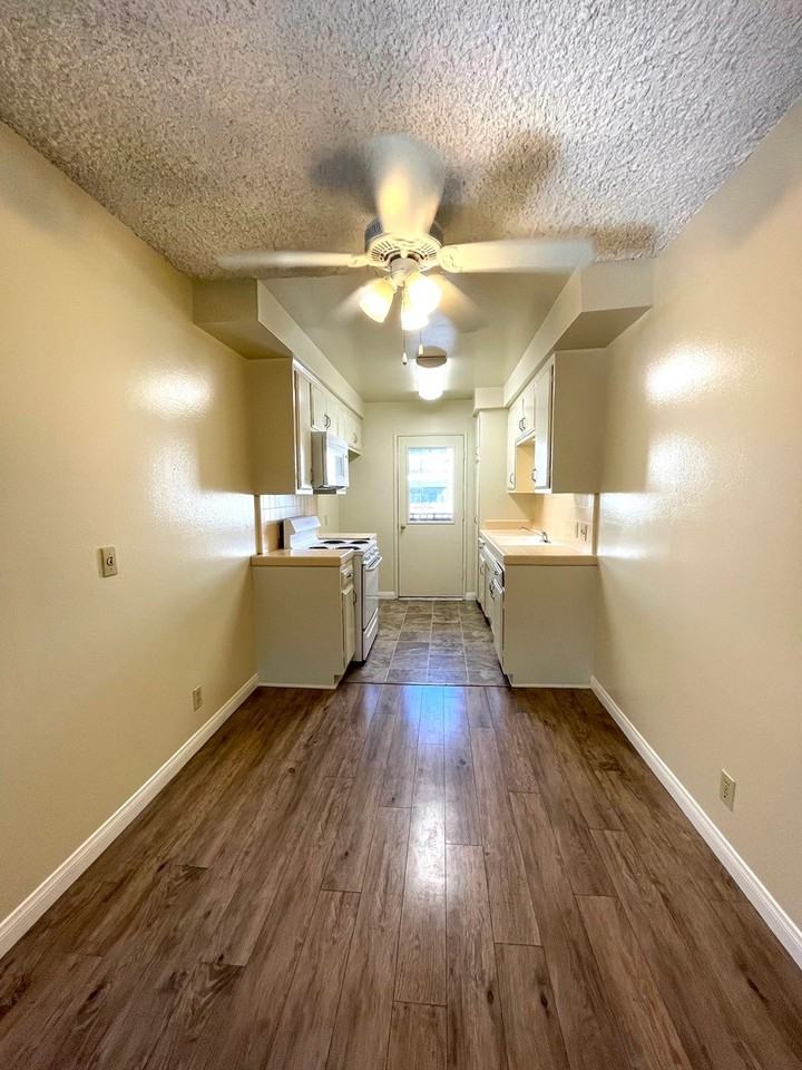 426 East Elmwood - Photo 6 of 26