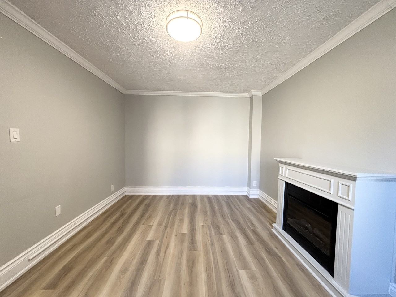 624 Main Street East #5 - Photo 3 of 10