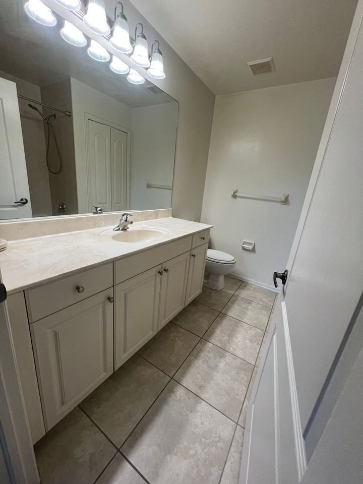 3430 3430 Santa Barbara - 4 #4 - Photo 5 of 19