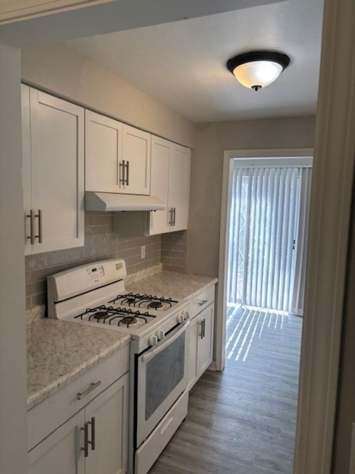 Peoria Place Apartments - Photo 7 of 13