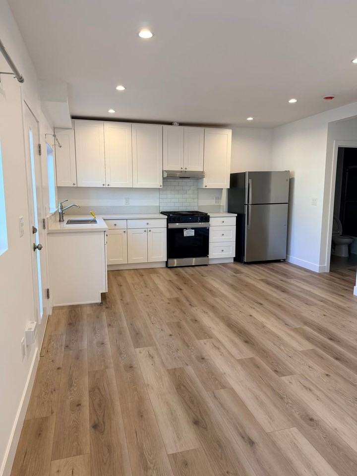 #683 - Photo 2 of 36