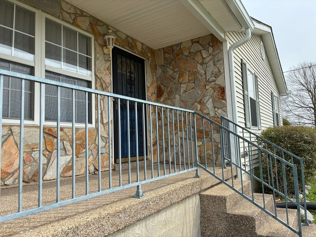 208 Airport Rd - Photo 7 of 50