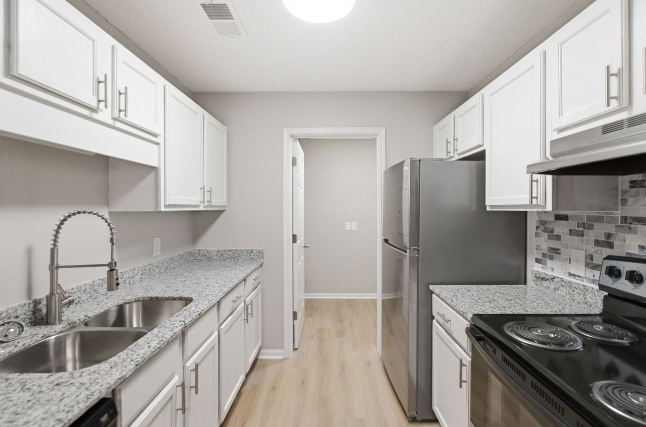 Englewood Apartments - Photo 6 of 28