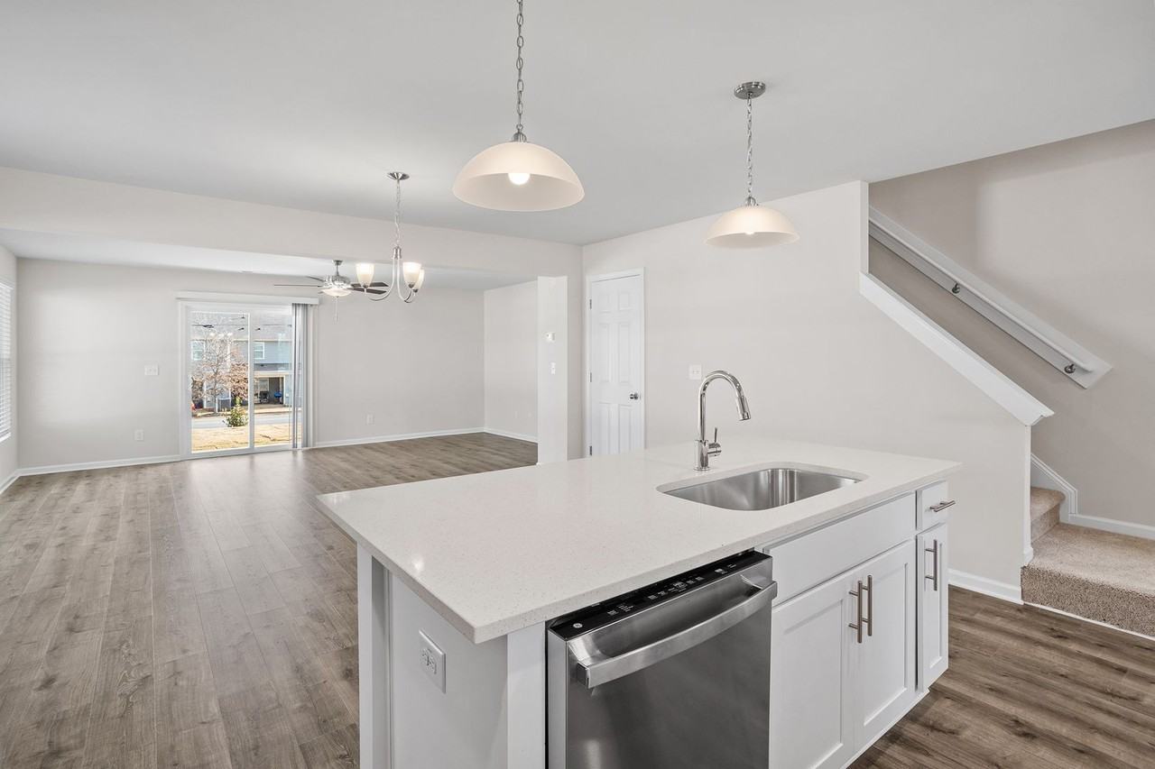 1010 Peony Ln - Photo 3 of 27