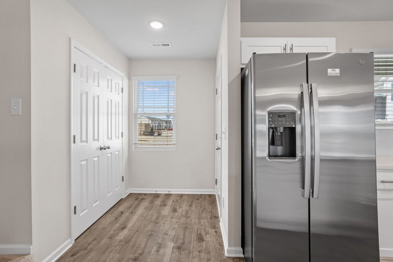 1012 Peony Ln - Photo 2 of 28