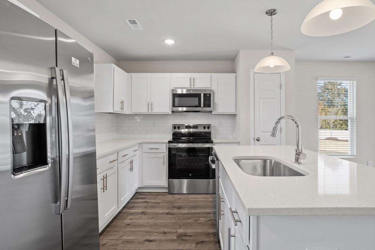 1004 Peony Ln - Photo 2 of 28