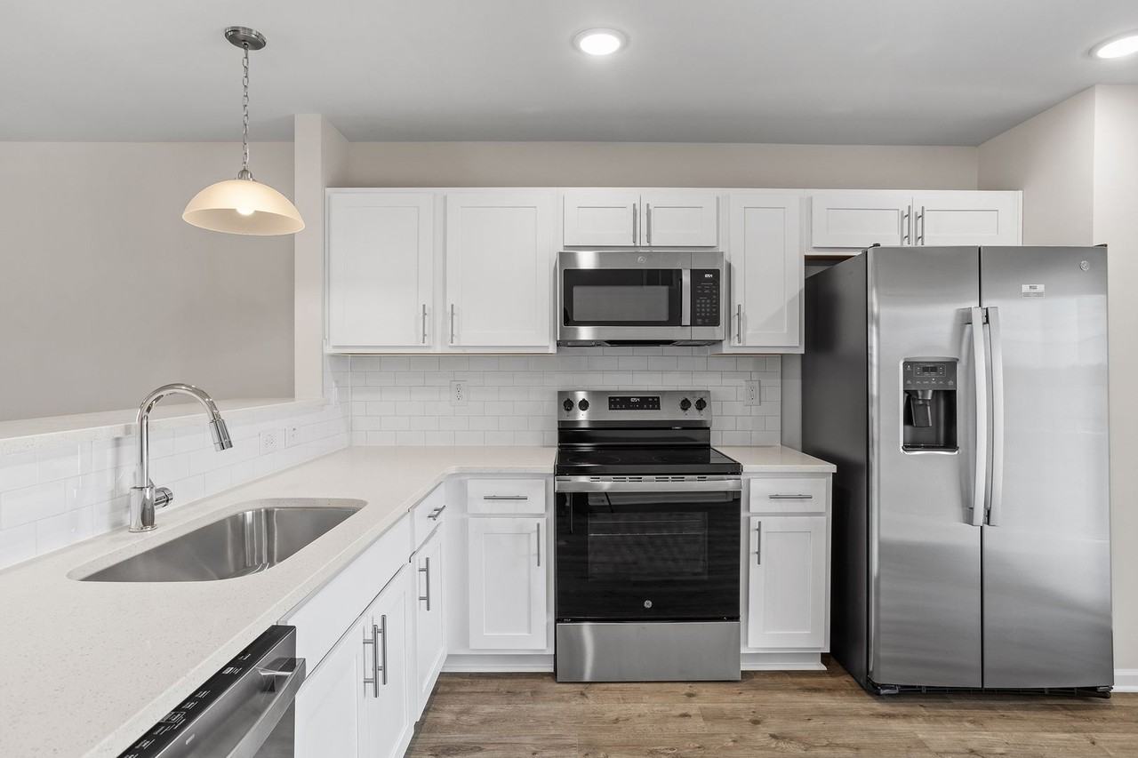 1006 Peony Ln - Photo 4 of 19